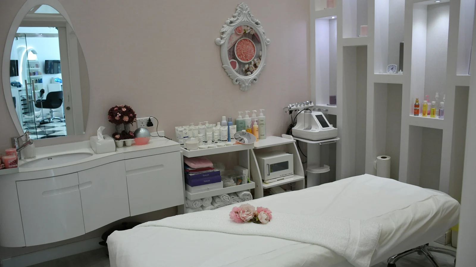 Aesthetic clinic room