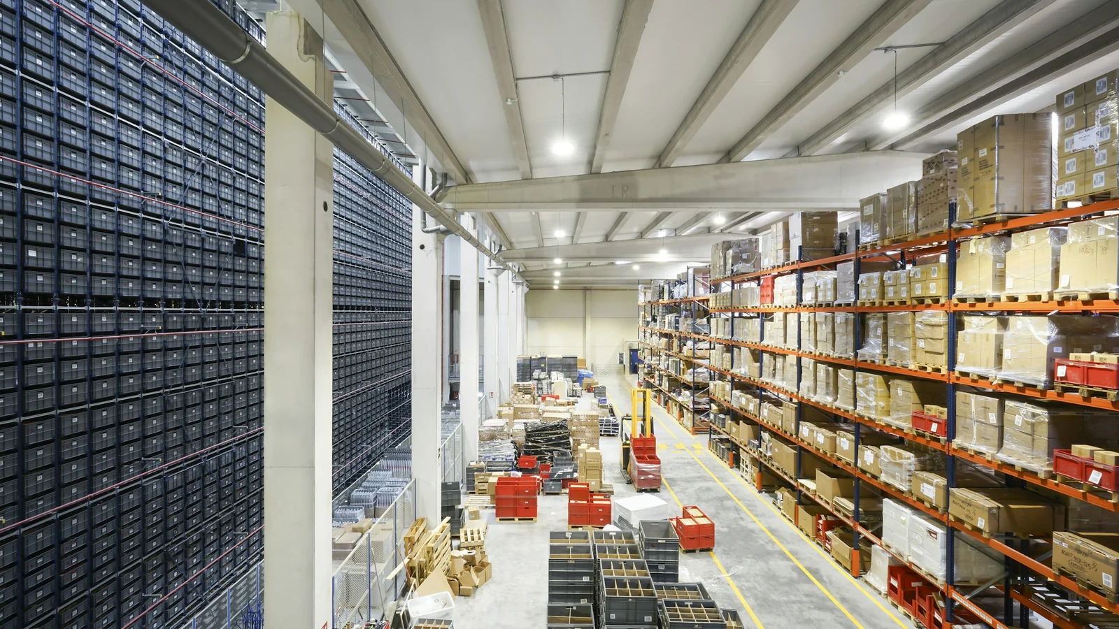 Distribution warehouse